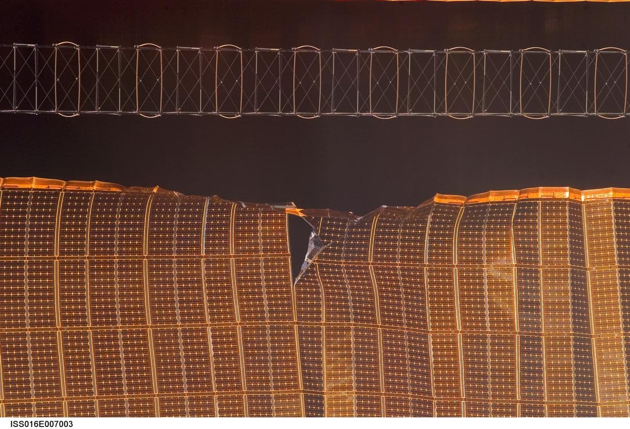 Damaged P6 4B solar array wing