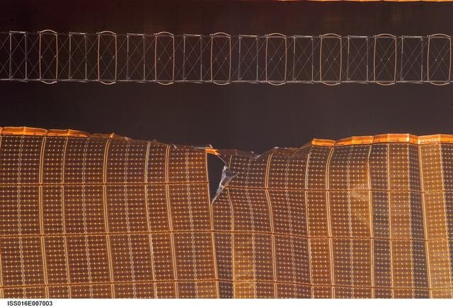 Damaged P6 4B solar array wing