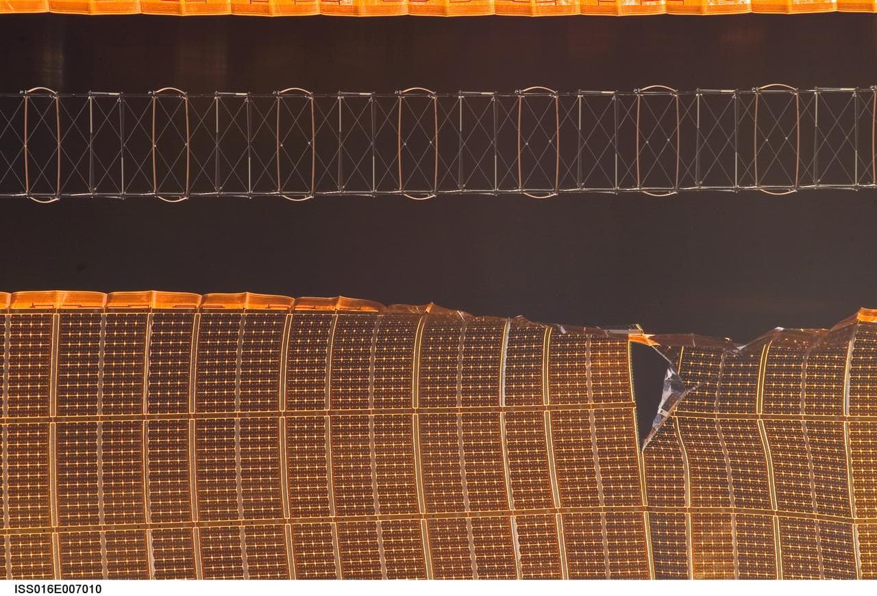Damaged P6 4B solar array wing