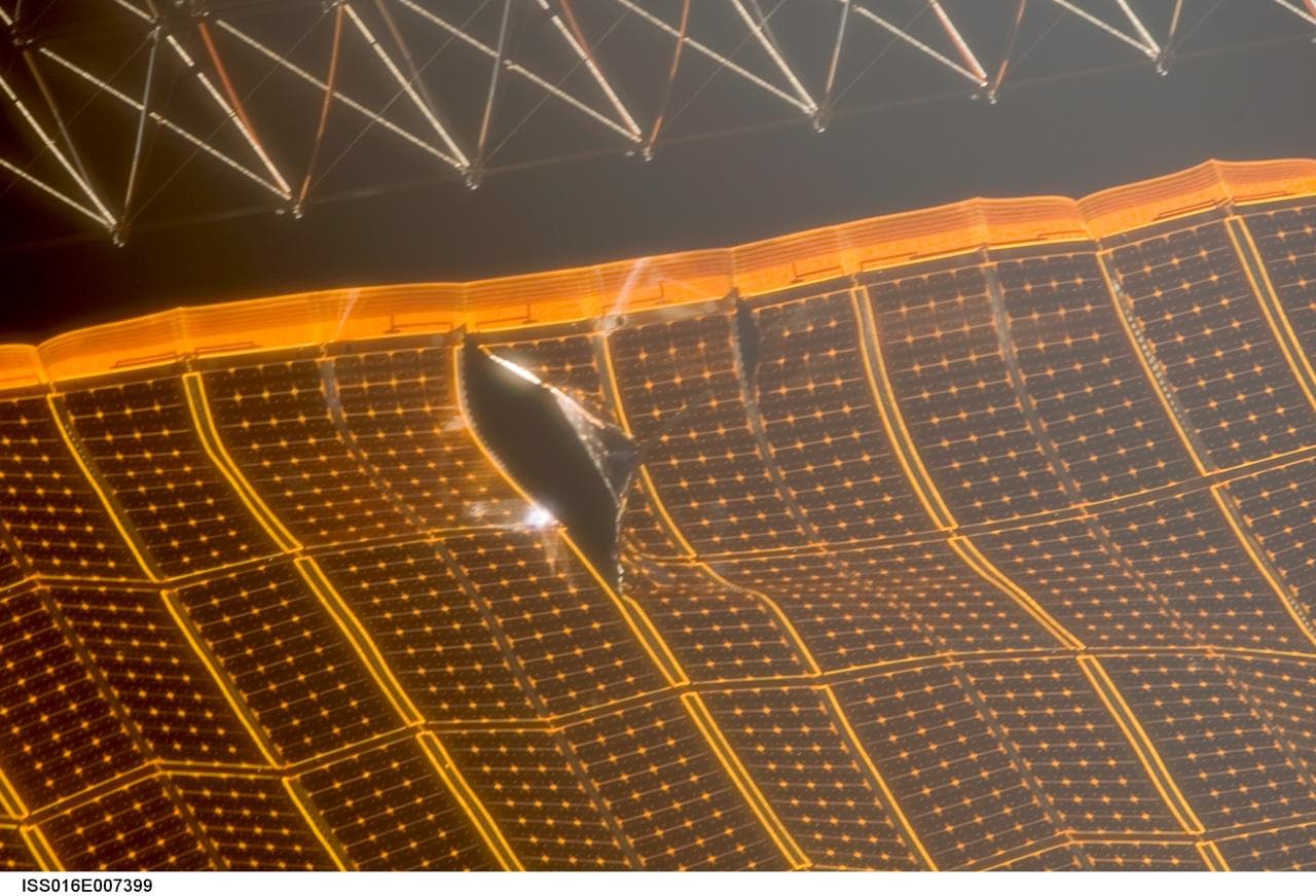 Damaged P6 4B solar array wing