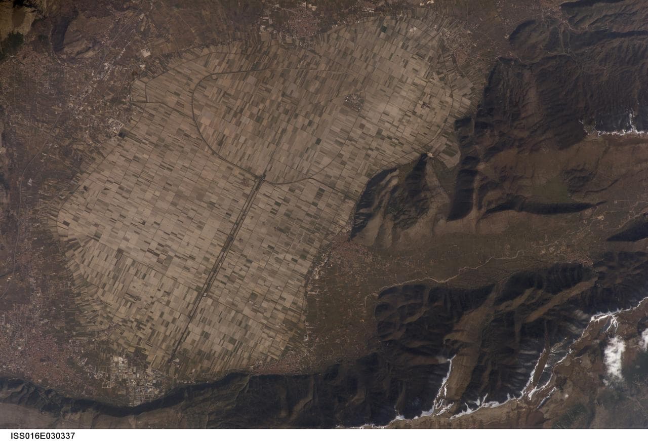 Earth Observations taken by the Expedition 16 Crew
