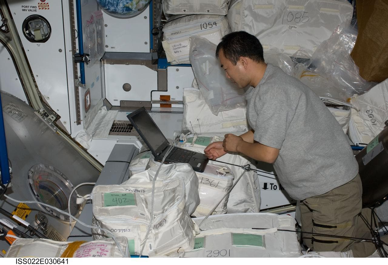 Noguchi uses laptop computer in the Node 2 during Expedition 22