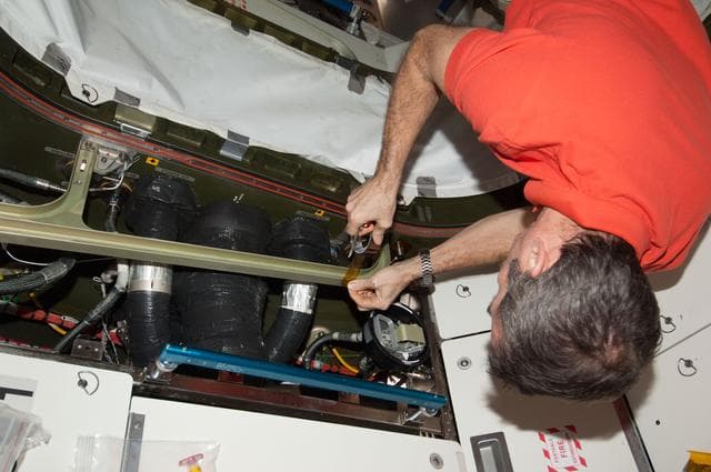 Hadfield installs a UBNT sensor in the U.S. Laboratory