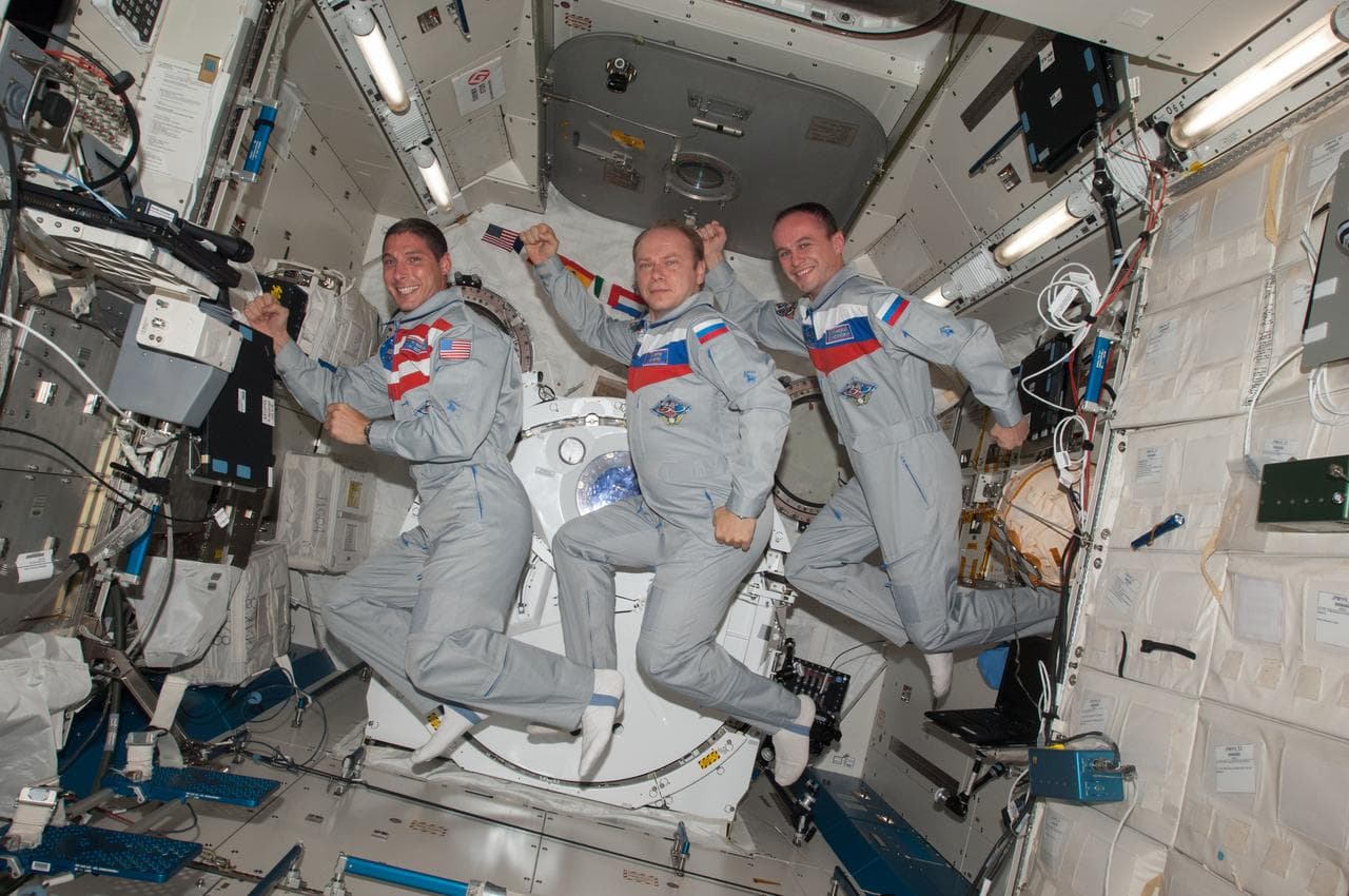 Expedition 37 inflight crew portrait