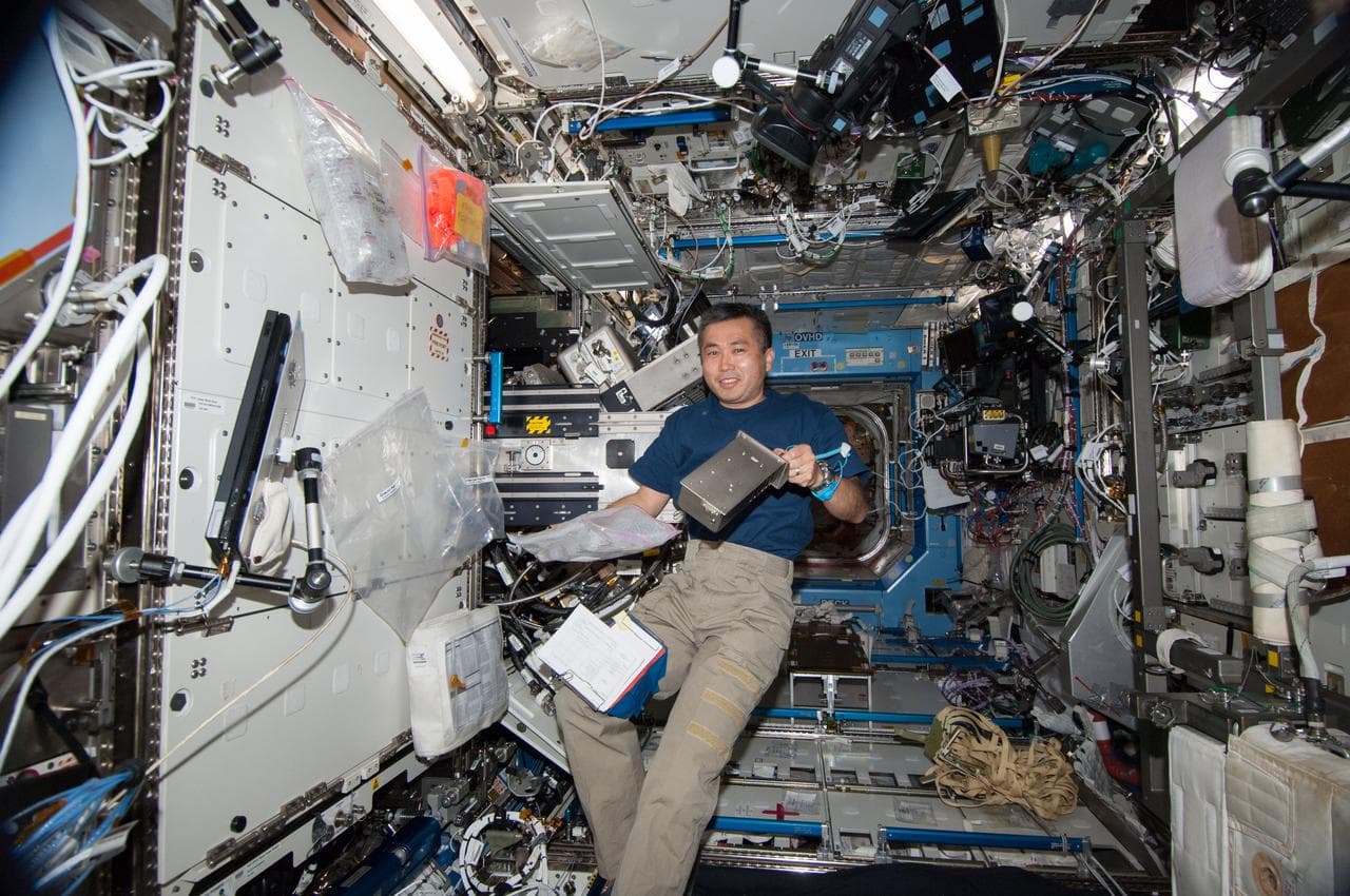 Wakata in U.S. Laboratory