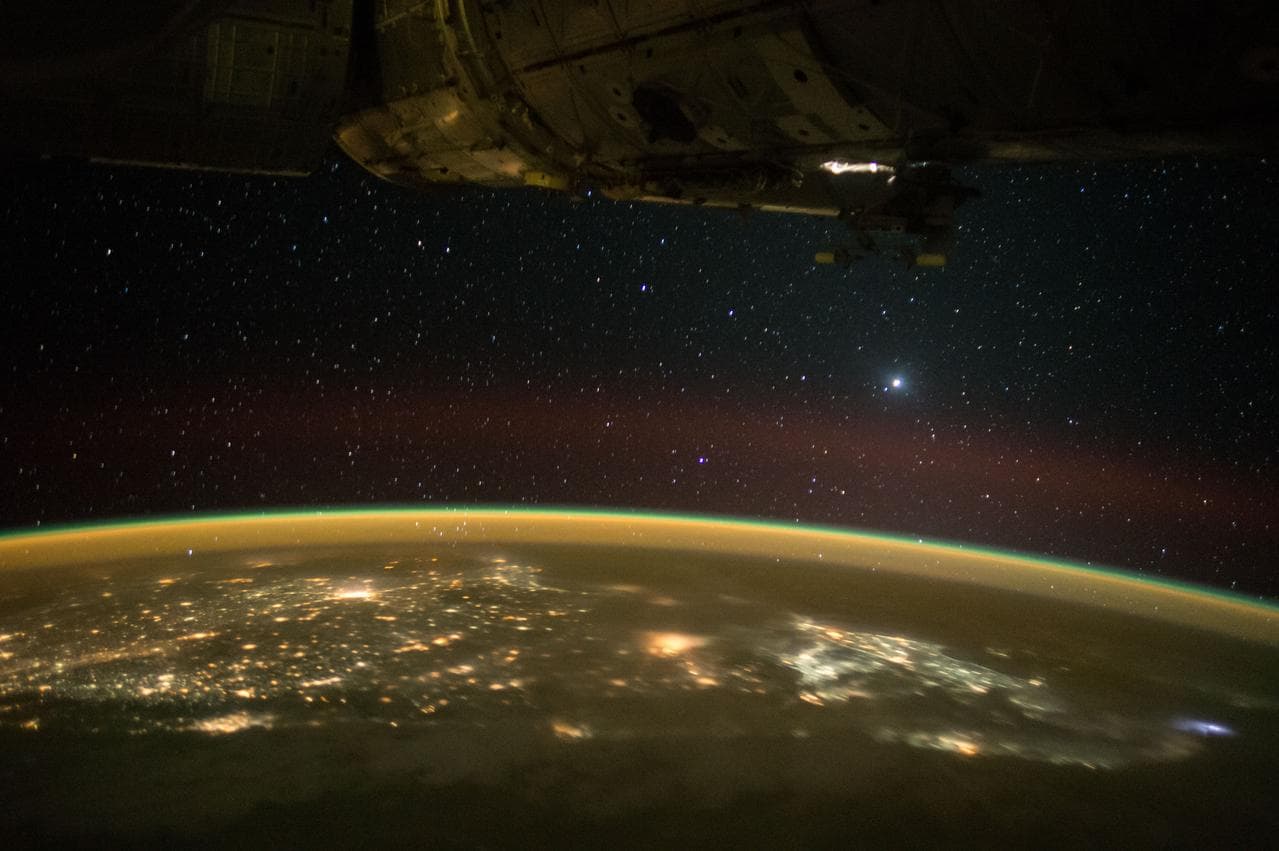 Night, falls, astronauts