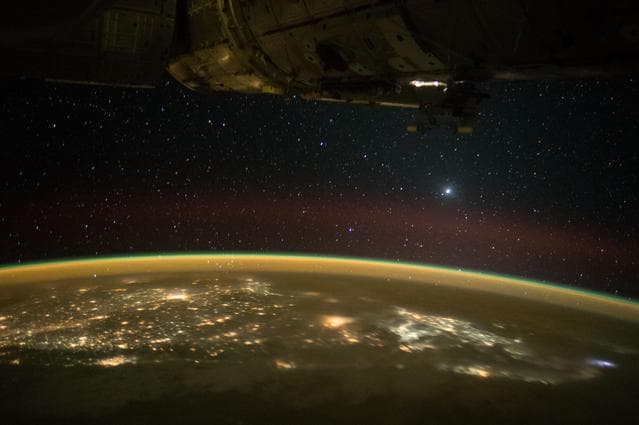 Night, falls, astronauts
