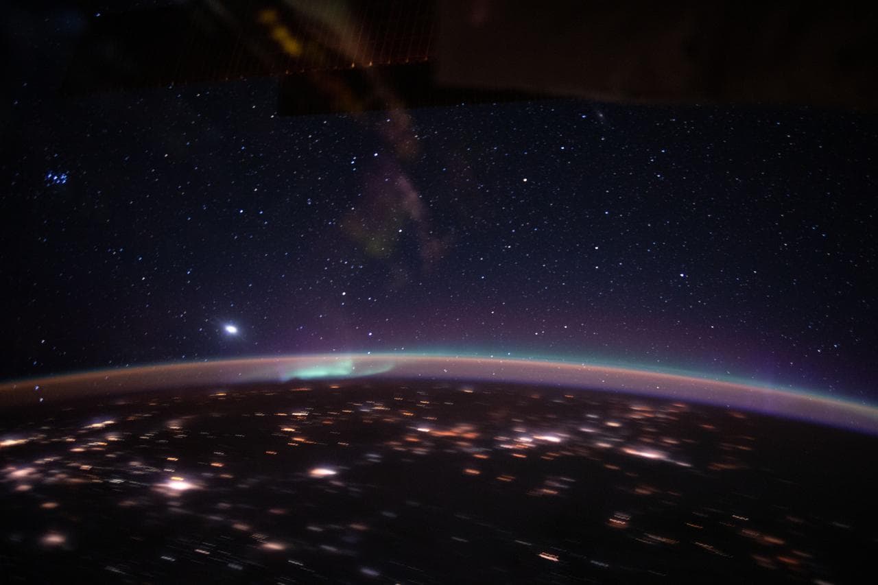 March, aurora, accents