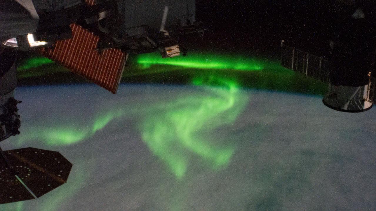 April, aurora, australis