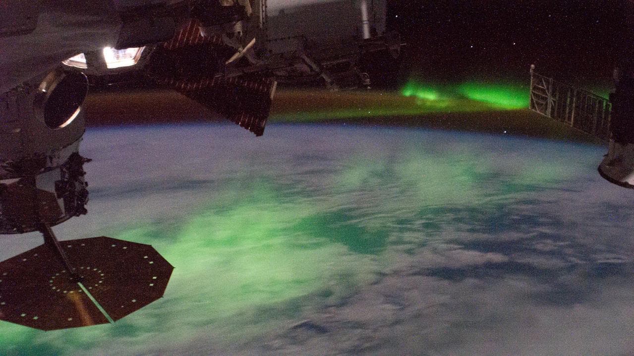 April, aurora, australis