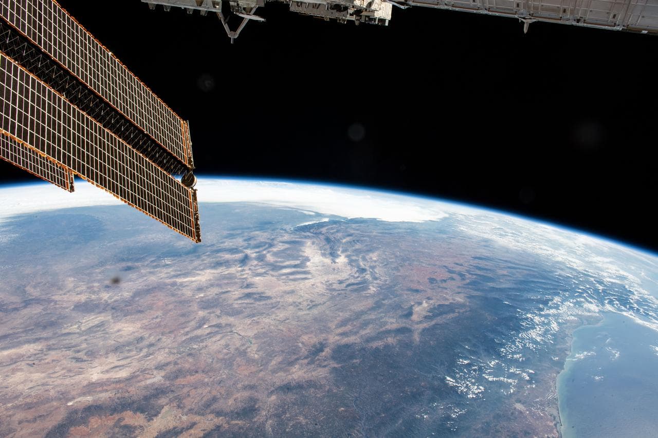 Earth, limb, horizon