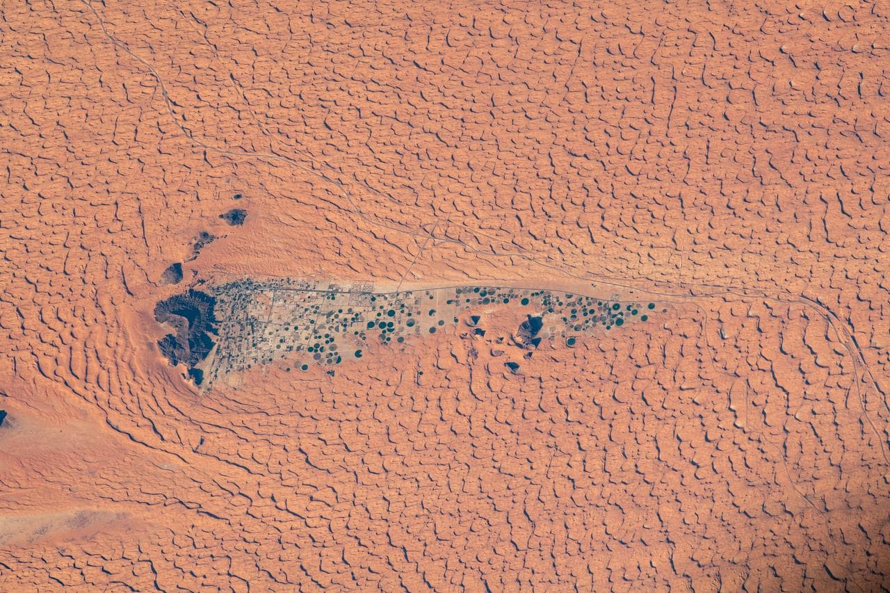 Surrounded, nefud, desert