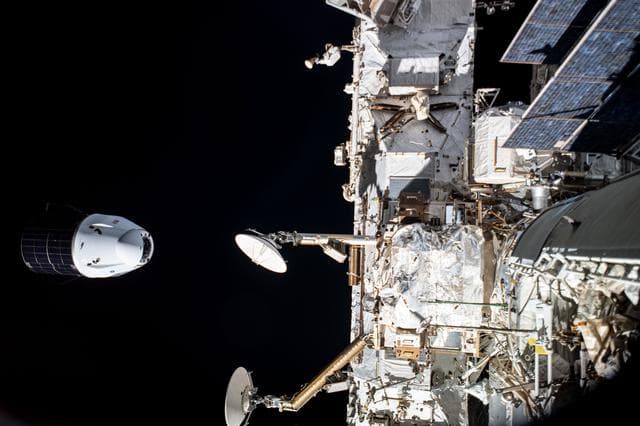 July, spacex, cargo