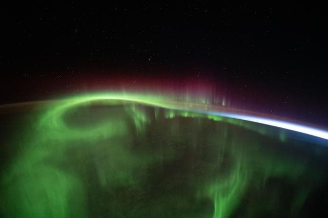 Aurora, vividly, streams