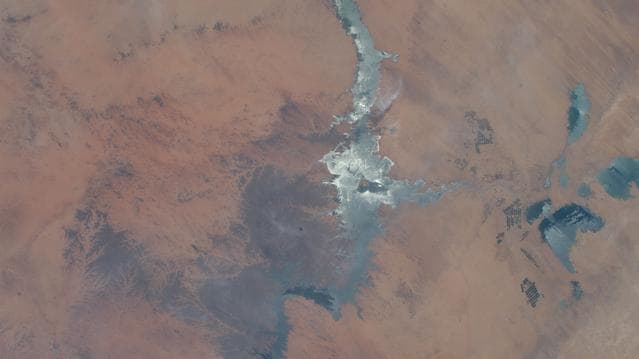 Glint, beams, egypt