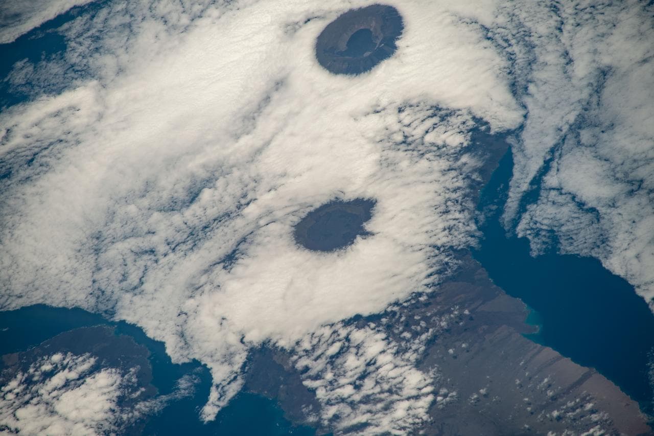 Peaks, wolf, volcano