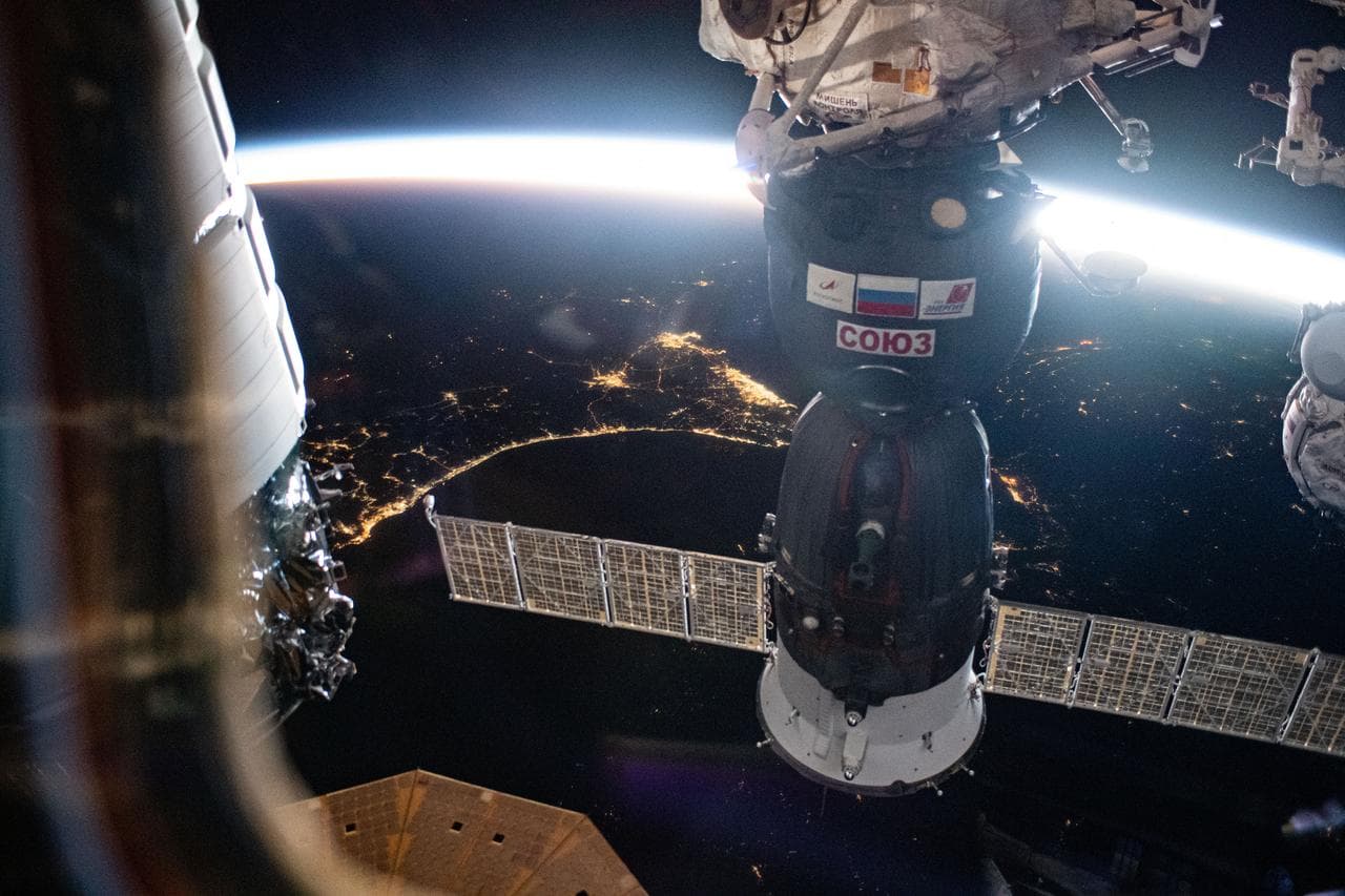 Soyuz, crew, ship