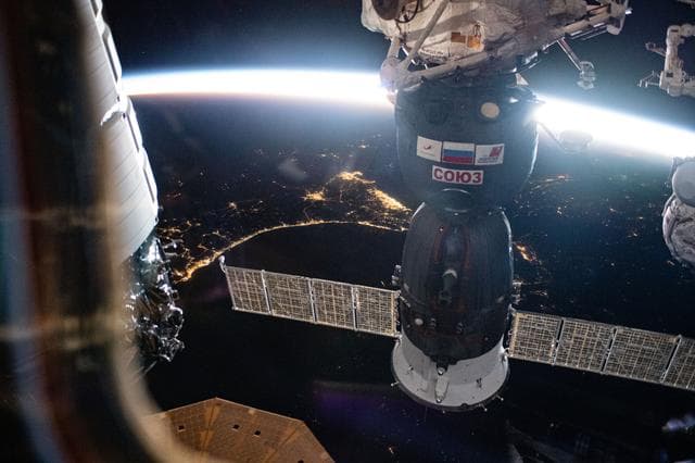 Soyuz, crew, ship