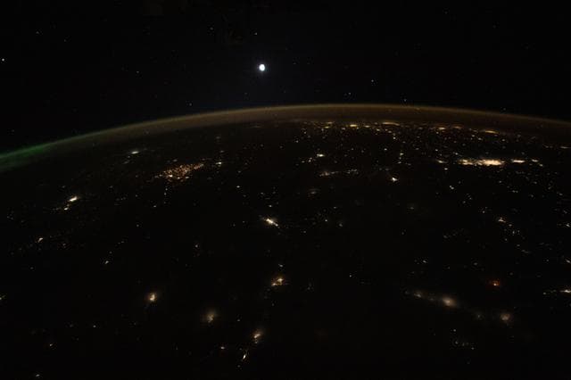 Moon, earth, horizon