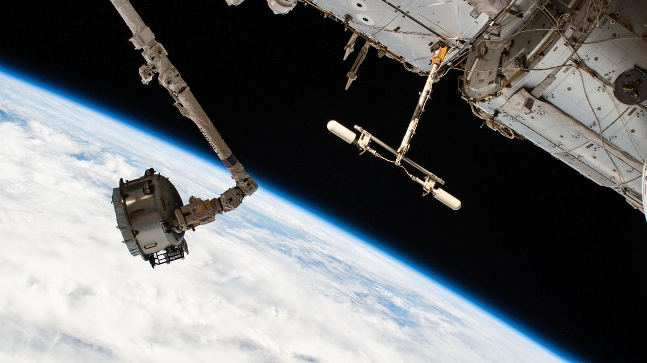 Canadarm, robotic, maneuvers