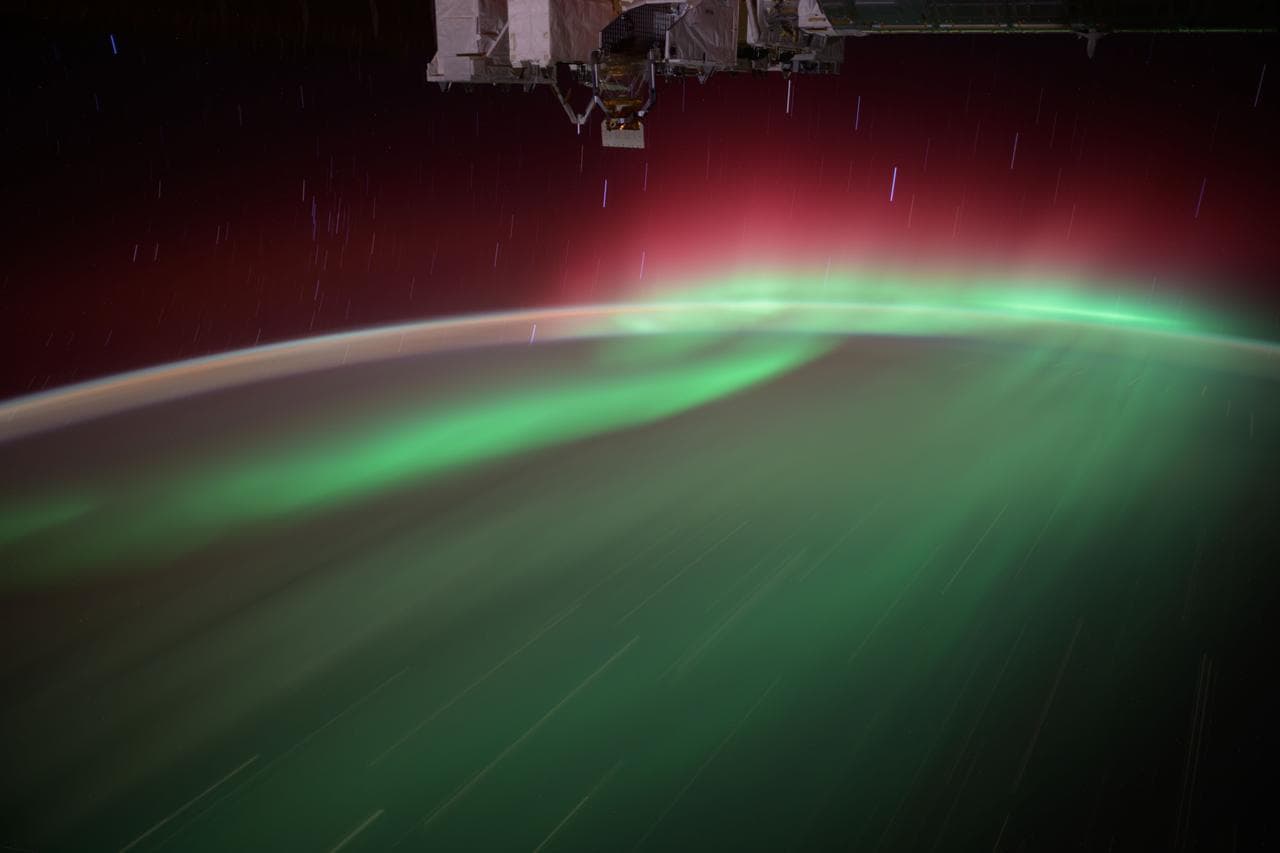 Green, aurora, streaks