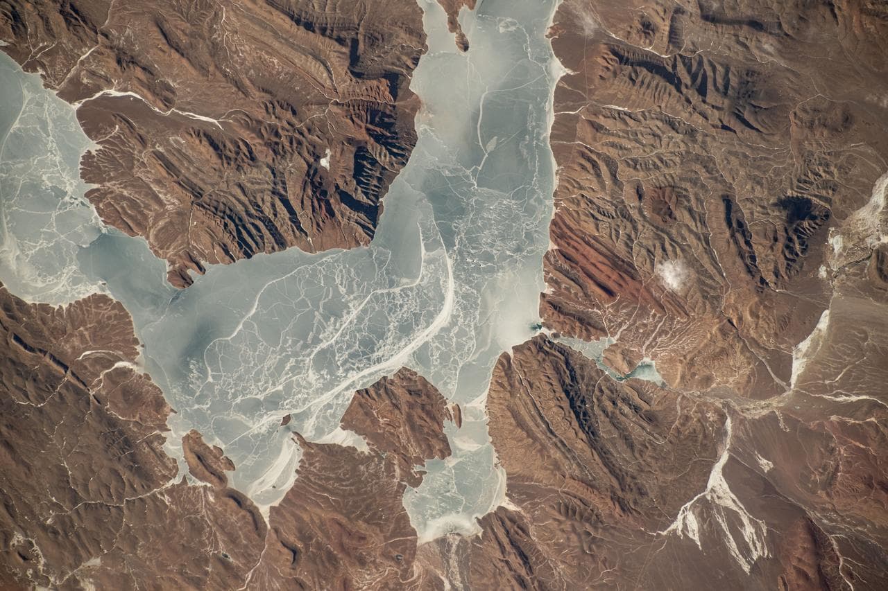 An icy lake in southwestern China's high plateau region