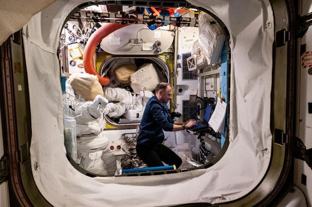 Astronaut, nick, hague