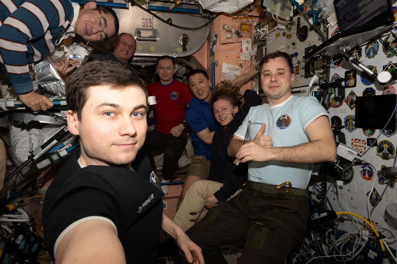 The Expedition 73 crew gather for a portrait during dinnertime