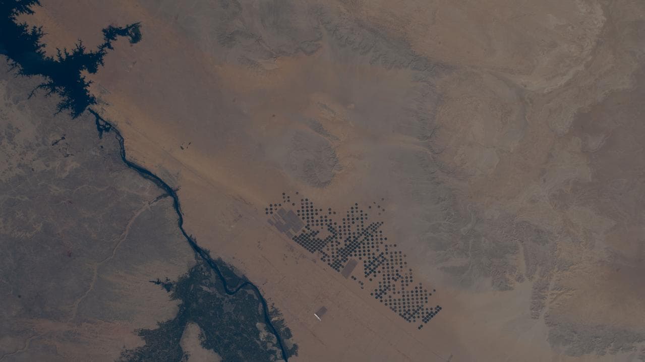 Egypt’s Nile River turns into Lake Nasser at the Aswan High Dam