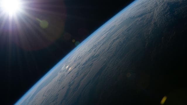 Sun, begins, illuminating