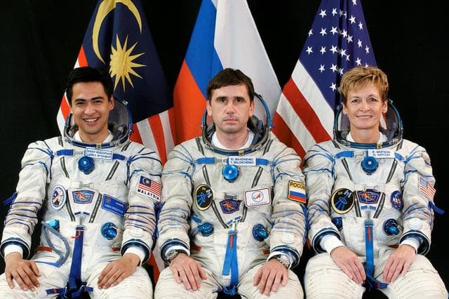 Expedition 16 crew portrait