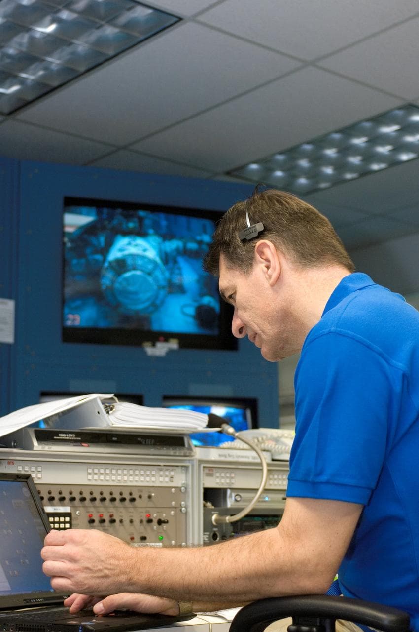 STS-120 crew during NBL training with Dan Tani