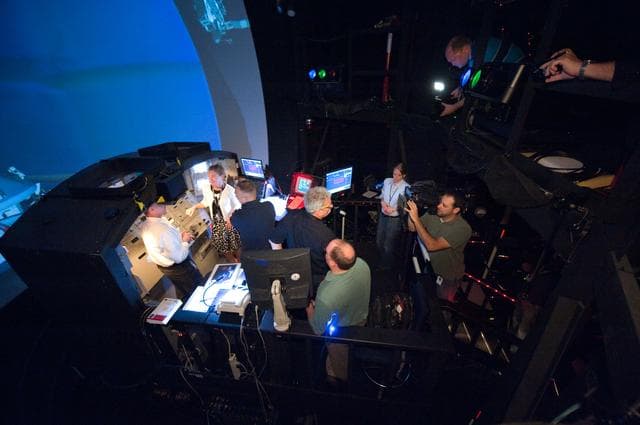 STS-135 crew during Rendezvous Training session in Building 16 dome