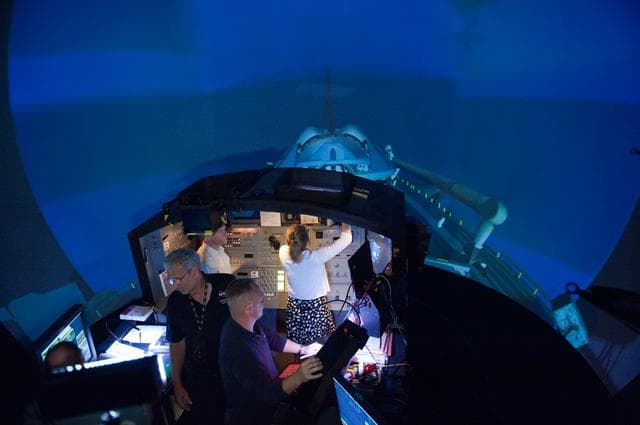 STS-135 crew during Rendezvous Training session in Building 16 dome