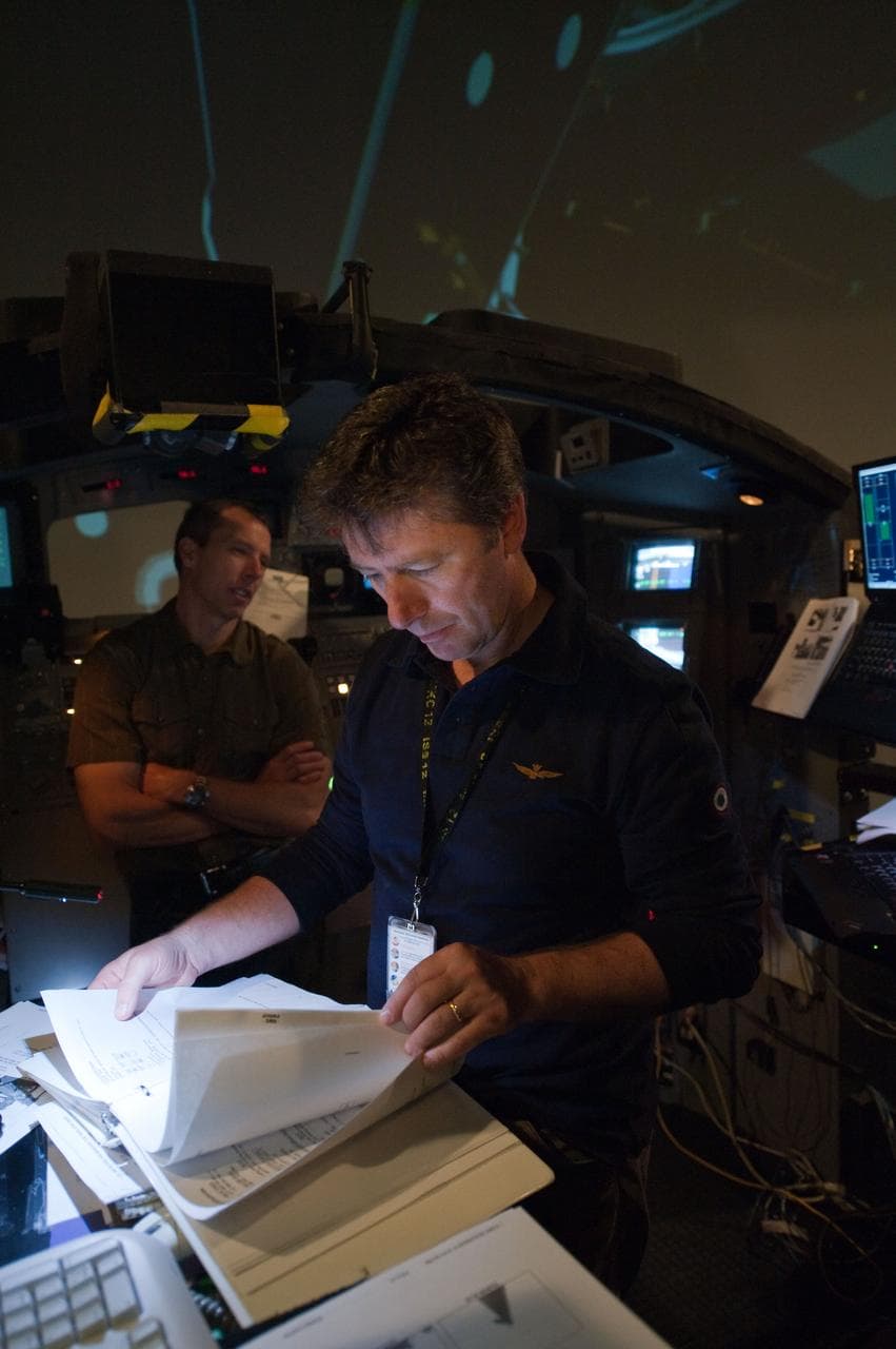 STS-134 crew during PDRS PRF ADV (AMS) traiining