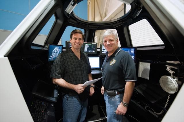 STS-134 crew during PDRS PRF ADV (AMS) traiining