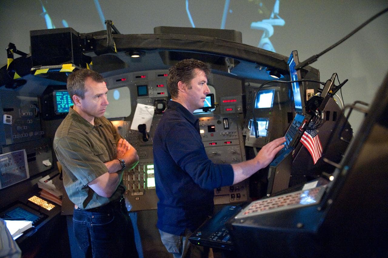 STS-134 crew during PDRS PRF ADV (AMS) traiining