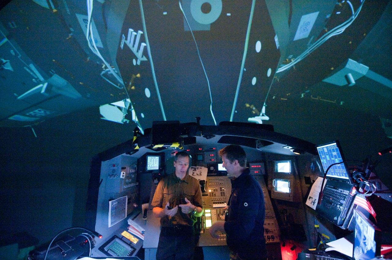STS-134 crew during PDRS PRF ADV (AMS) traiining