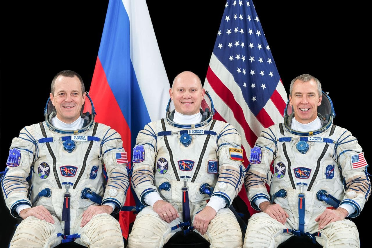 Crew portrait of the Expedition 55-56 crew members from GCTC