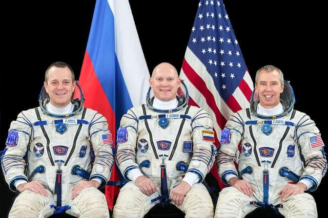 Crew portrait of the Expedition 55-56 crew members from GCTC