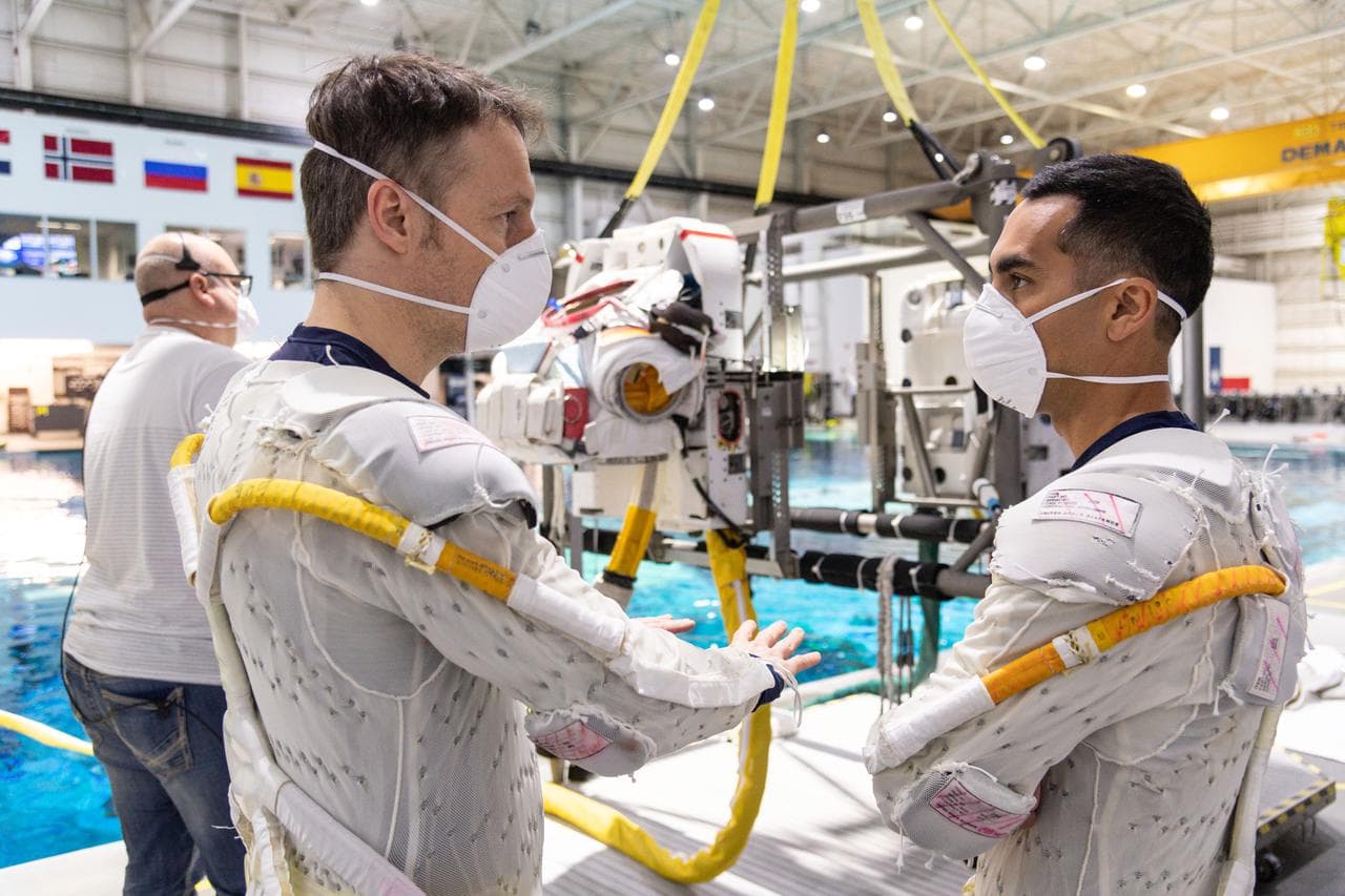 April, spacex, crew