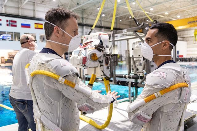 April, spacex, crew