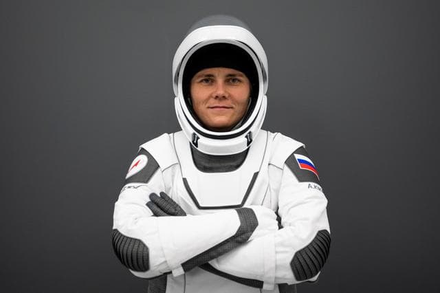 June, spacex, crew