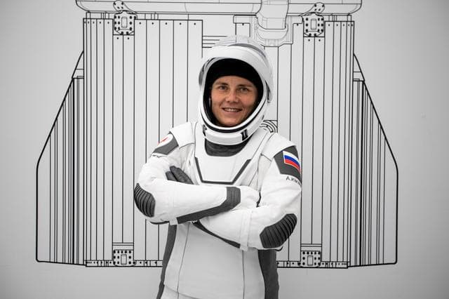 June, spacex, crew