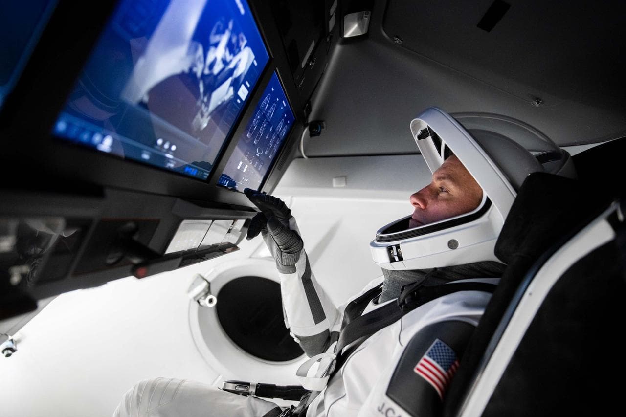 Spacex, crew, pilot