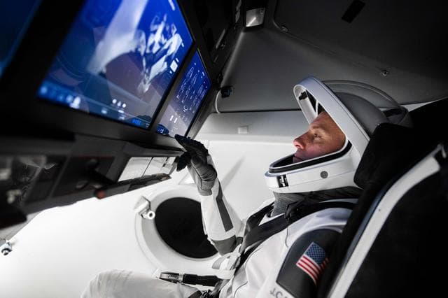 Spacex, crew, pilot