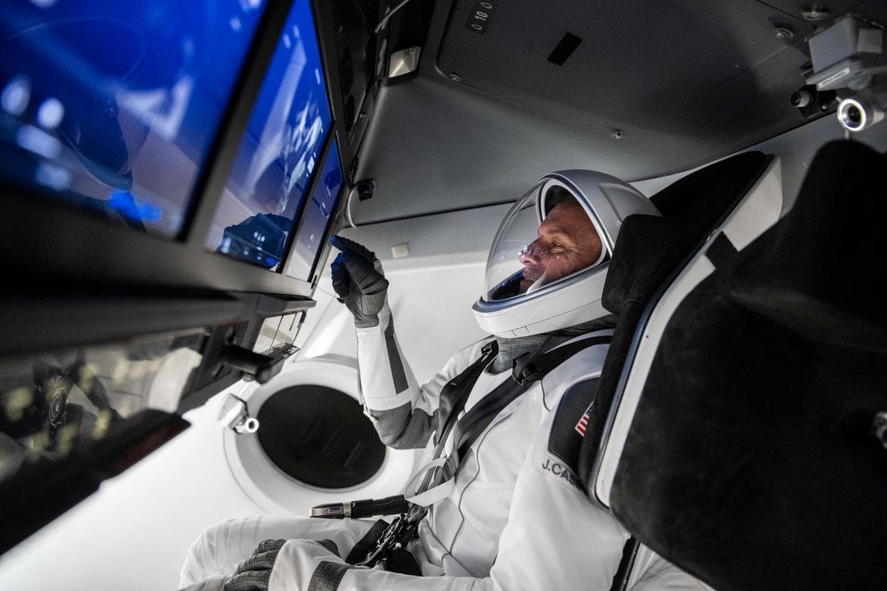 Spacex, crew, pilot