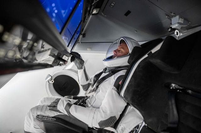 Spacex, crew, pilot