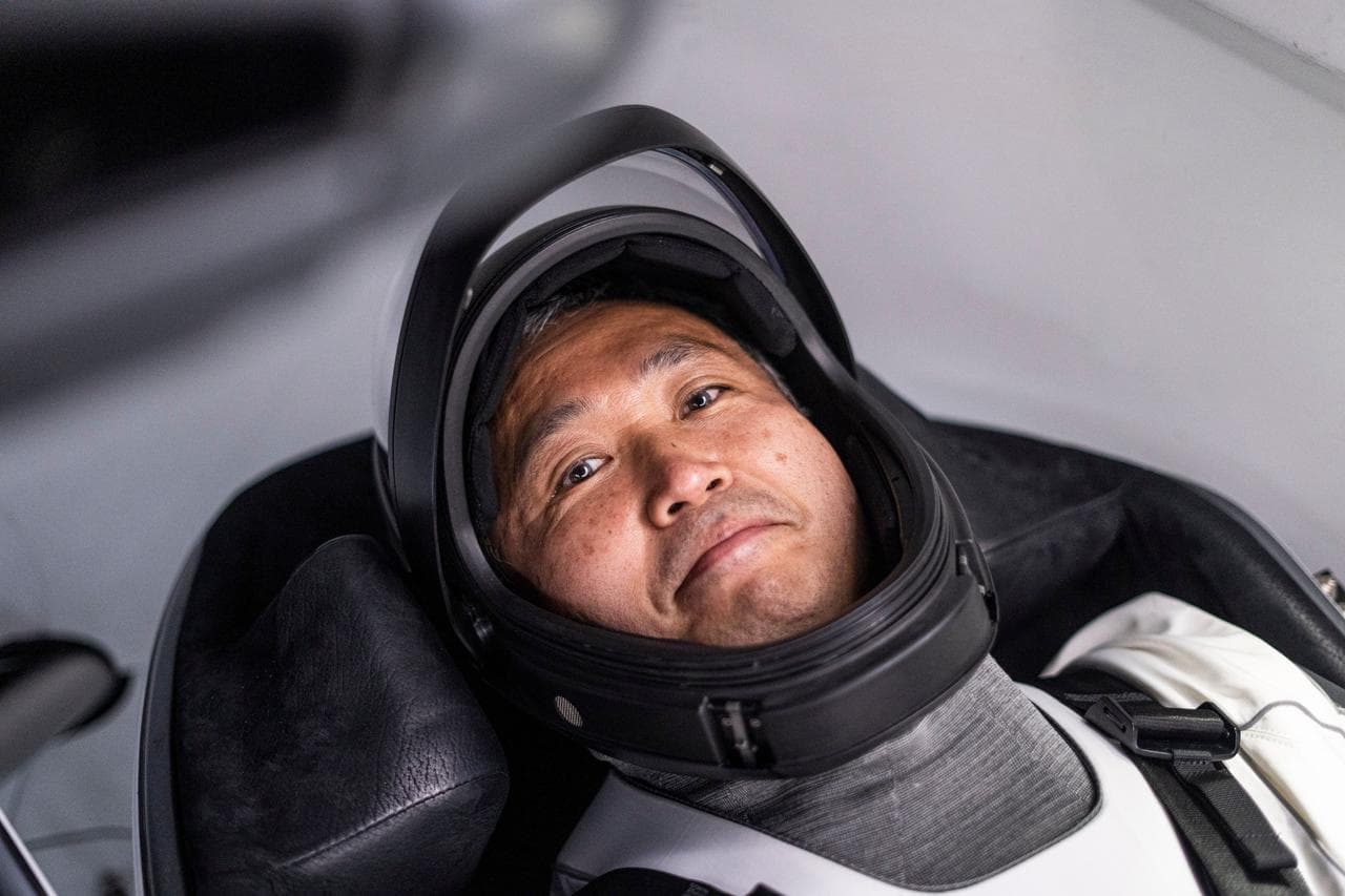 April, spacex, crew