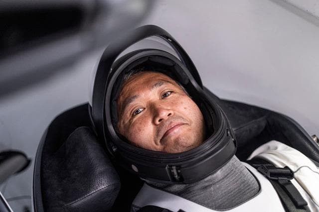 April, spacex, crew